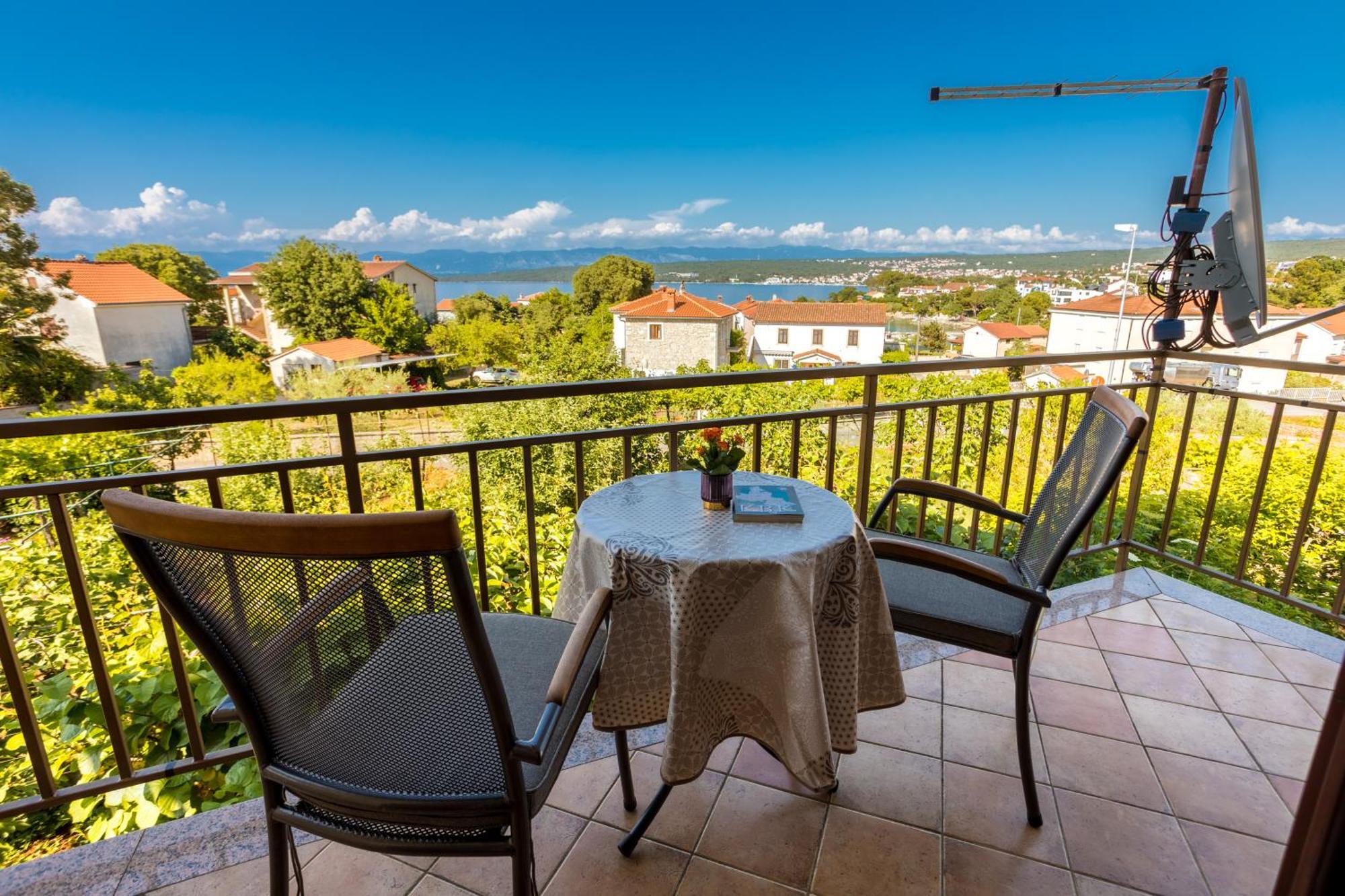 Apartments And Rooms Kod Keti Malinska Ngoại thất bức ảnh