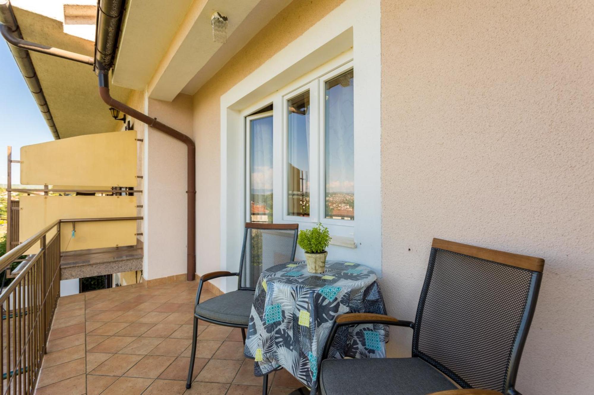 Apartments And Rooms Kod Keti Malinska Ngoại thất bức ảnh