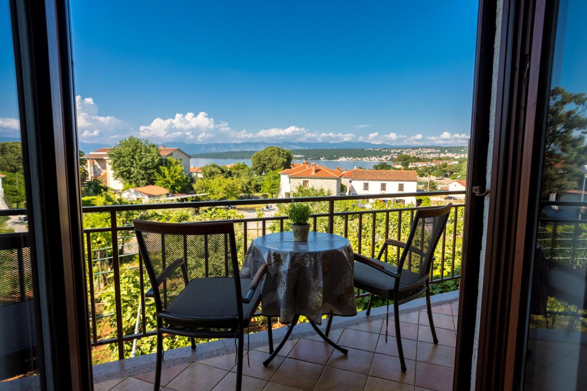 Apartments And Rooms Kod Keti Malinska Ngoại thất bức ảnh