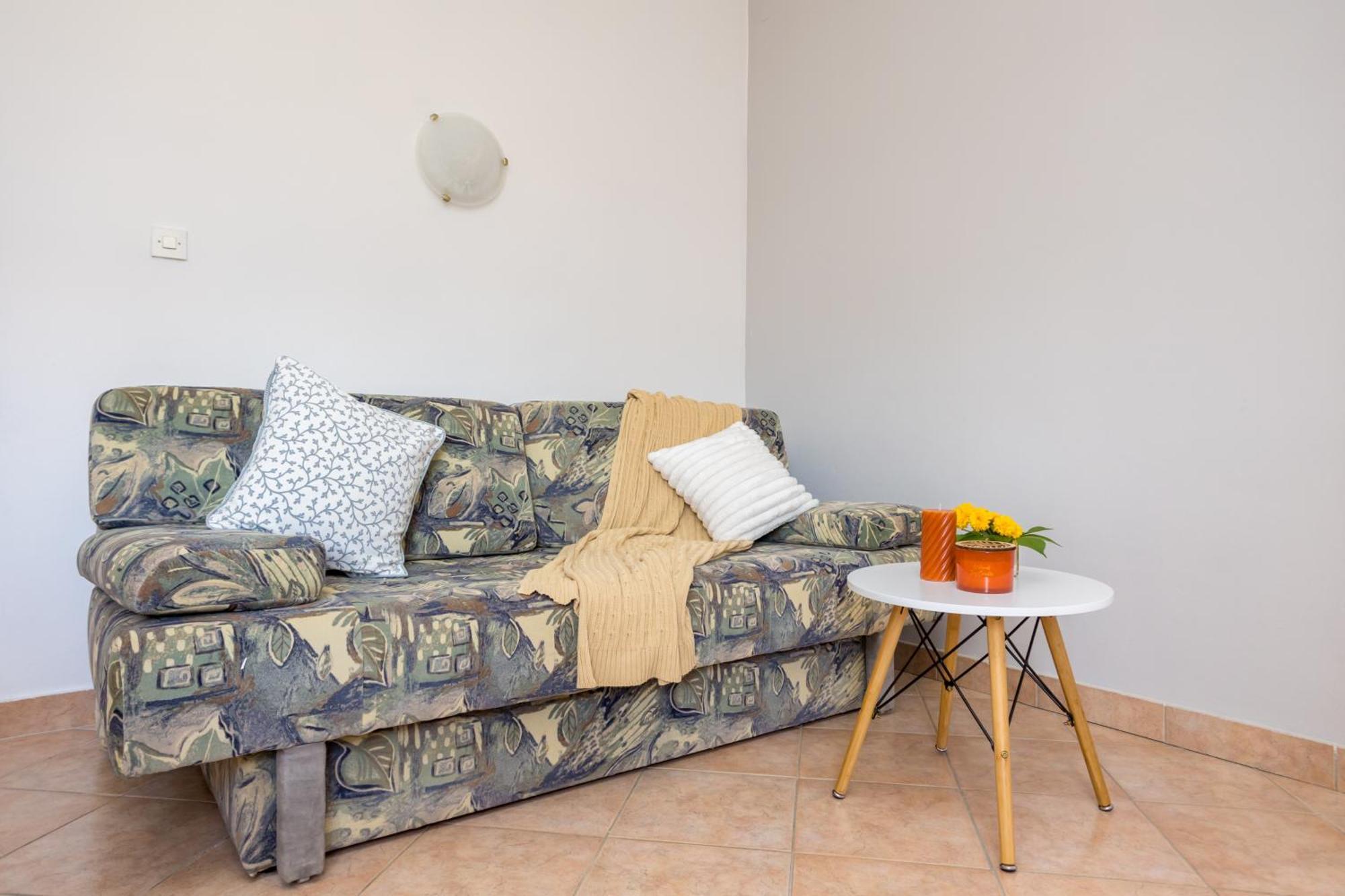 Apartments And Rooms Kod Keti Malinska Ngoại thất bức ảnh